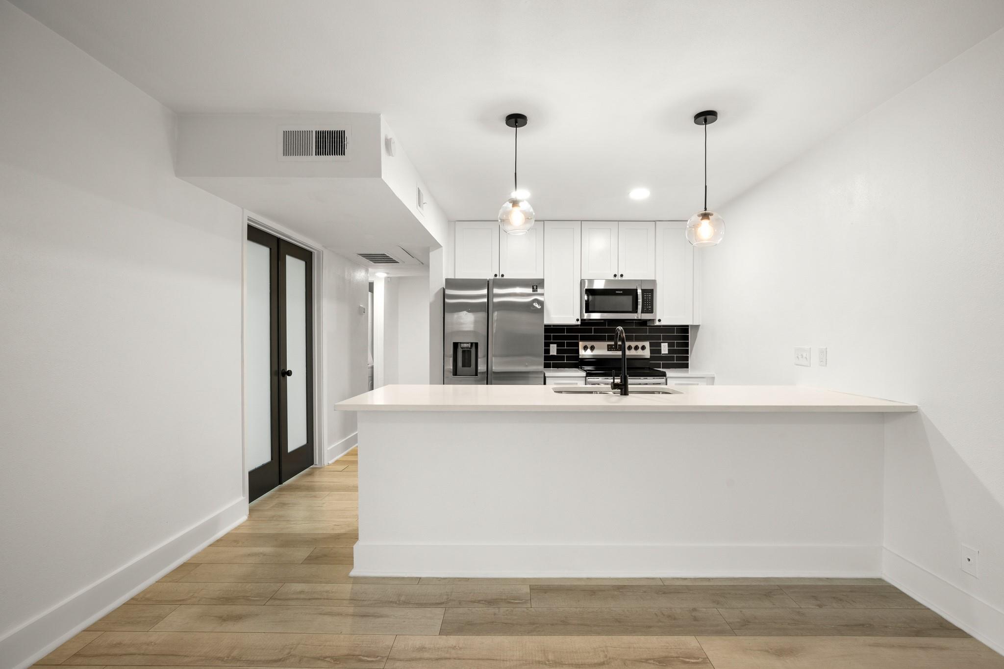 ABOR-8676342, 909 Reinli ST # 103