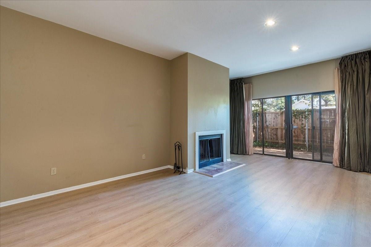 ABOR-2561616, 409 E 38th ST # 102