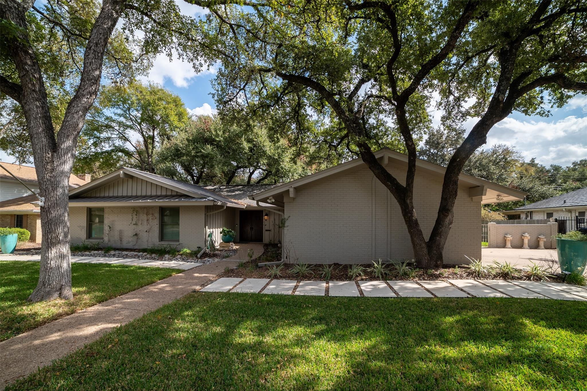 ABOR-1481601, 7711 Shadyrock DR