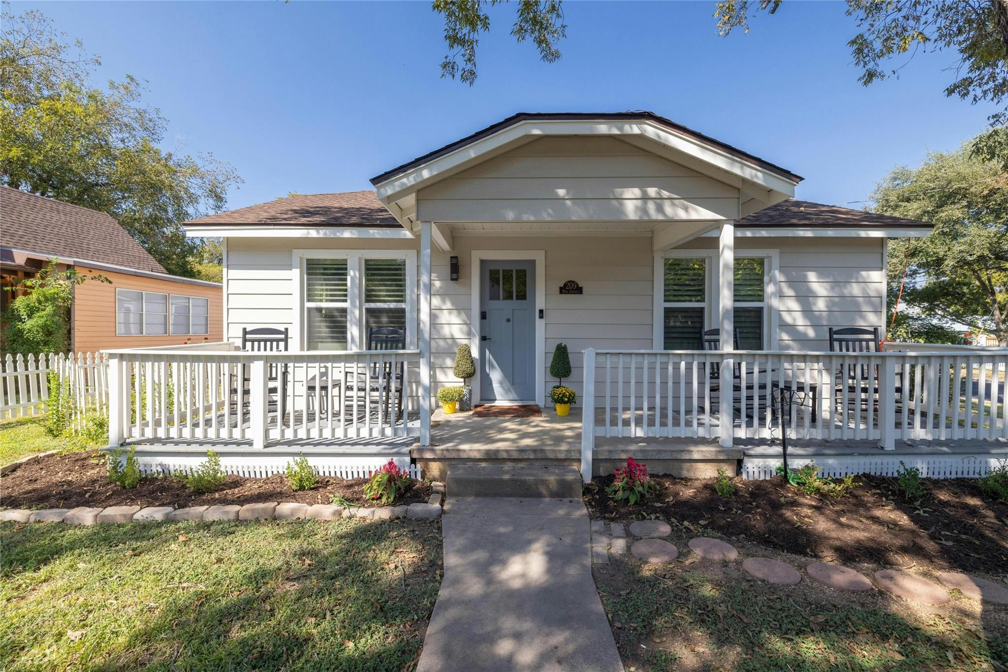 ABOR-9660150, 209 E 9th ST